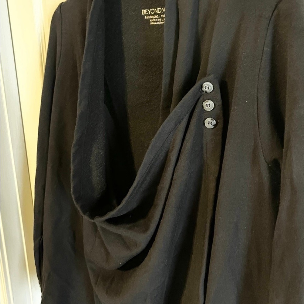 Beyond Yoga shoulder button cardigan black women’s cape small Athleisure lounge